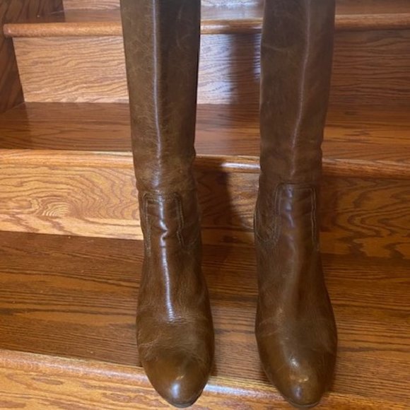 JUST REDUCED! Frye  Knee High Cognac Brown Leather Boots, Back Zipper Size 9M - Picture 2 of 4